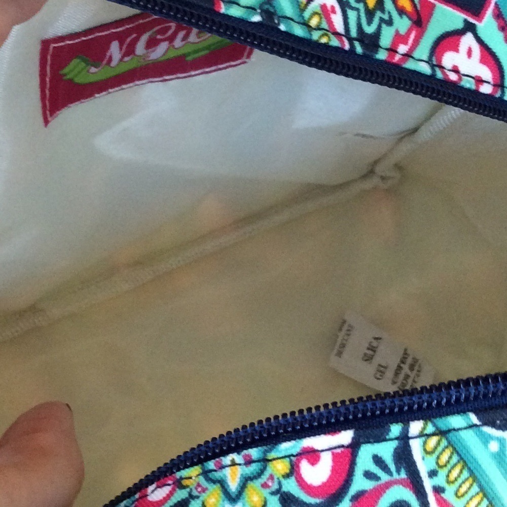 NWT Blue Whale Cosmetic Bag - Picture 4 of 4